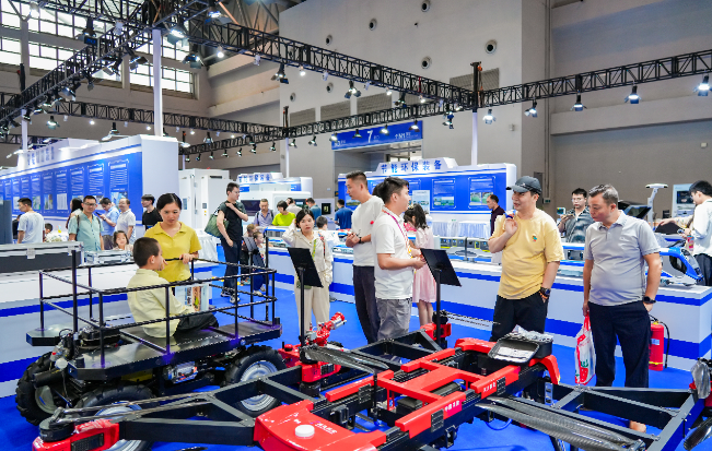 聚勢(shì)啟新 共創(chuàng)未來(lái)——2025重慶市首臺(tái)(套)重大技術(shù)裝備新產(chǎn)品發(fā)布會(huì)隆重舉行